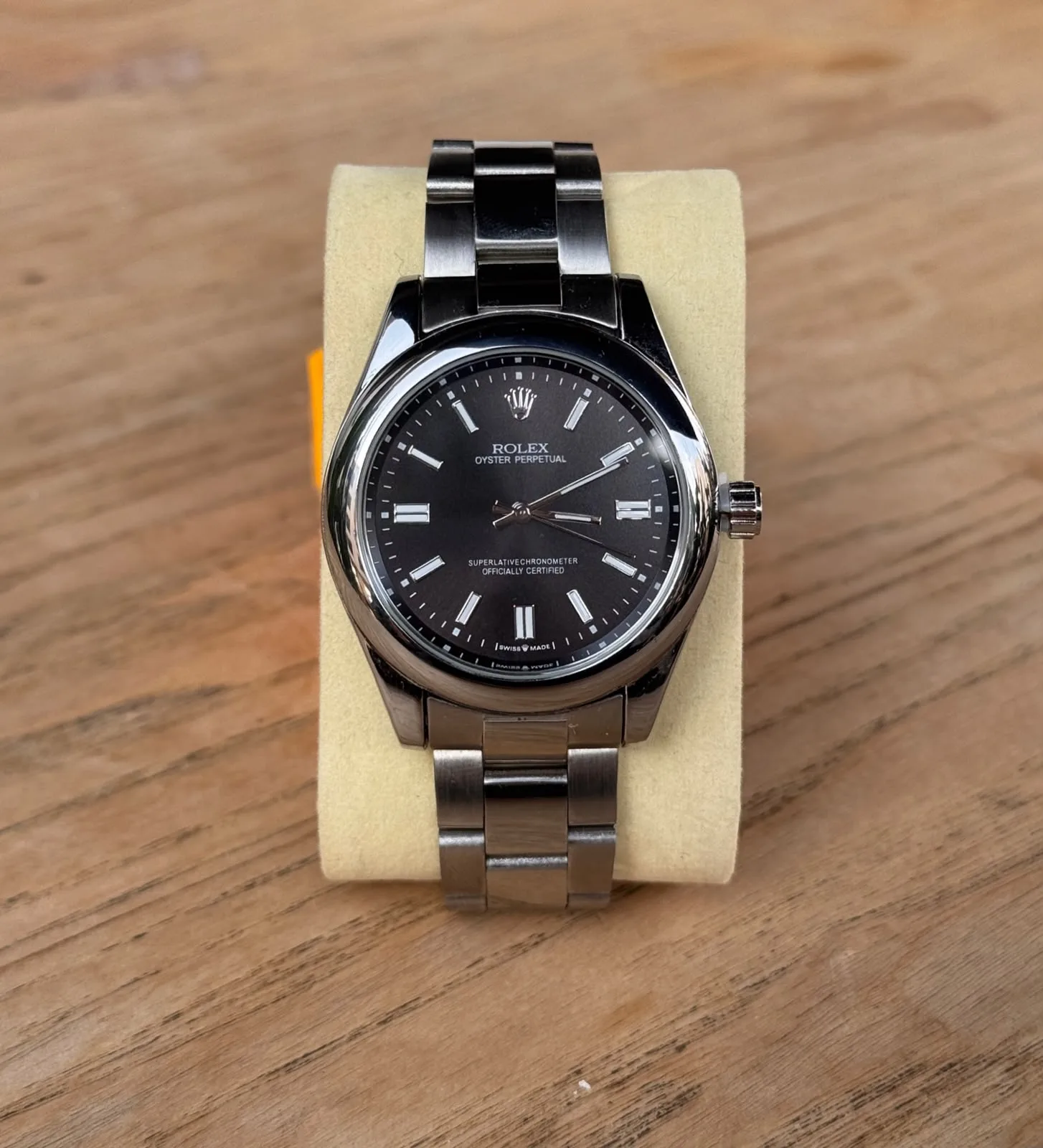 Rolex oyster perpetual, couleur noir